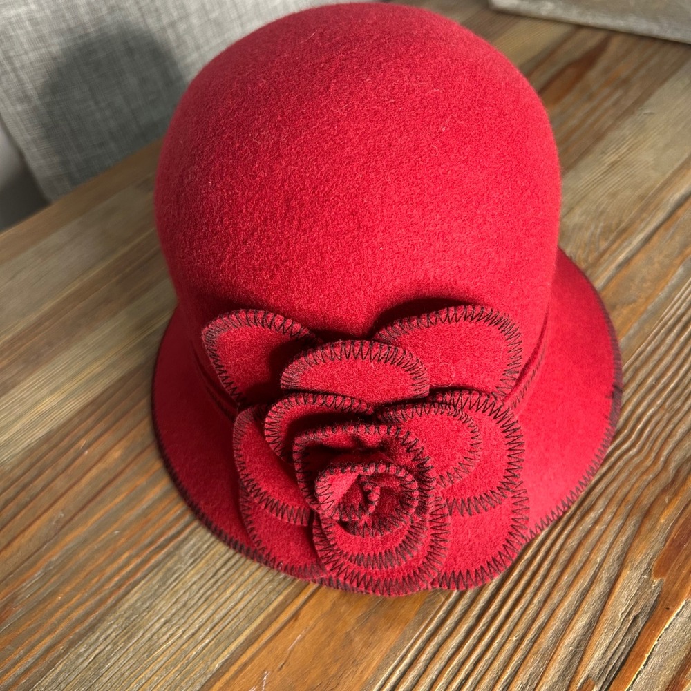 Red Wool Felt Cloche Hat‎ Flower Accent vintage style adjustable retro
